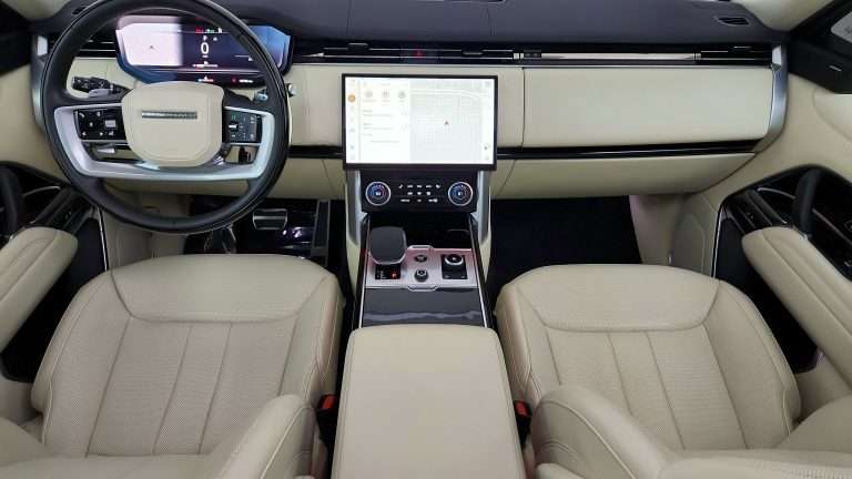SALKP9E75PA032809-2023-LandRover-RangeRover.dp.117.16x9-3840x2160-2856KB-4K.20240207150201